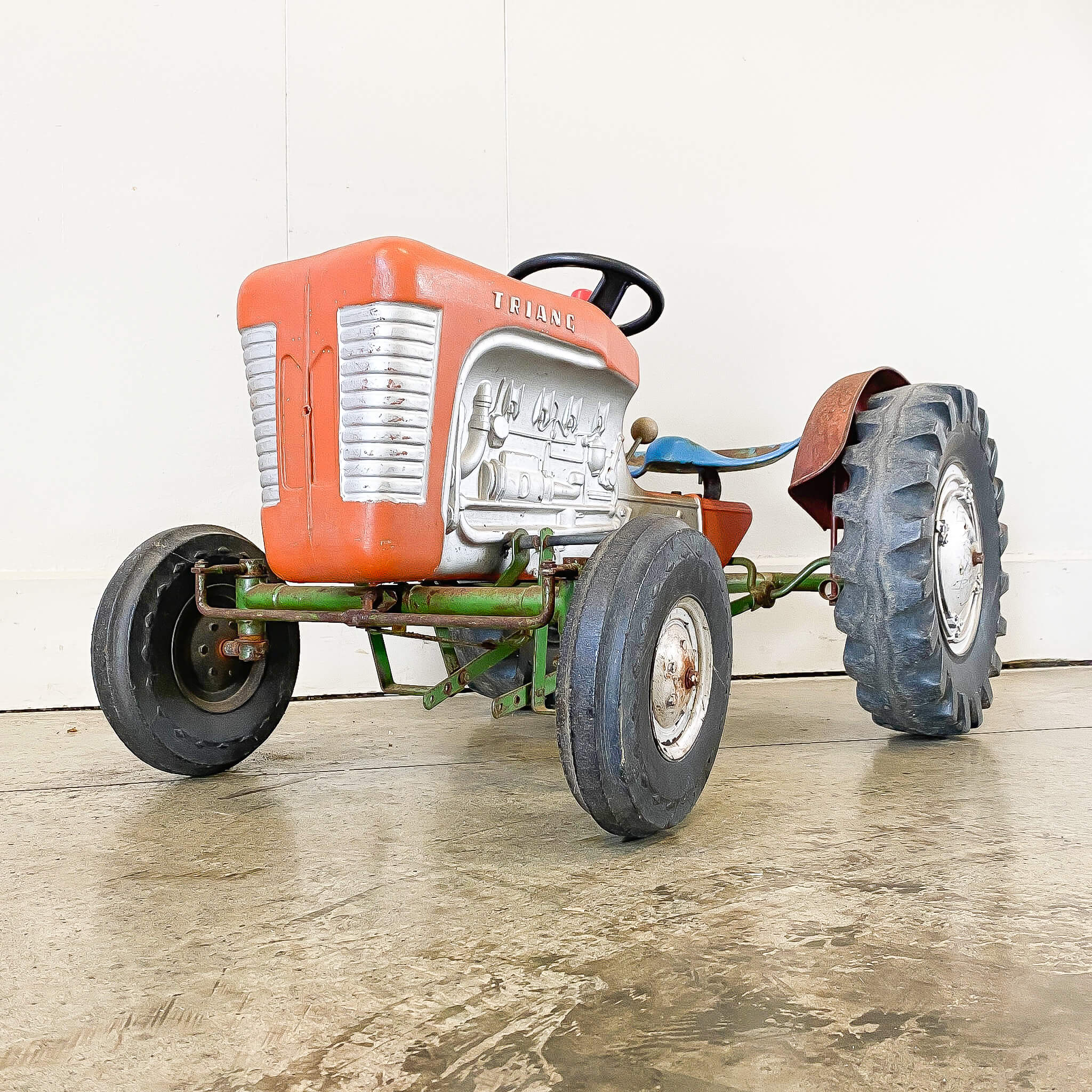 Triang store pedal tractor