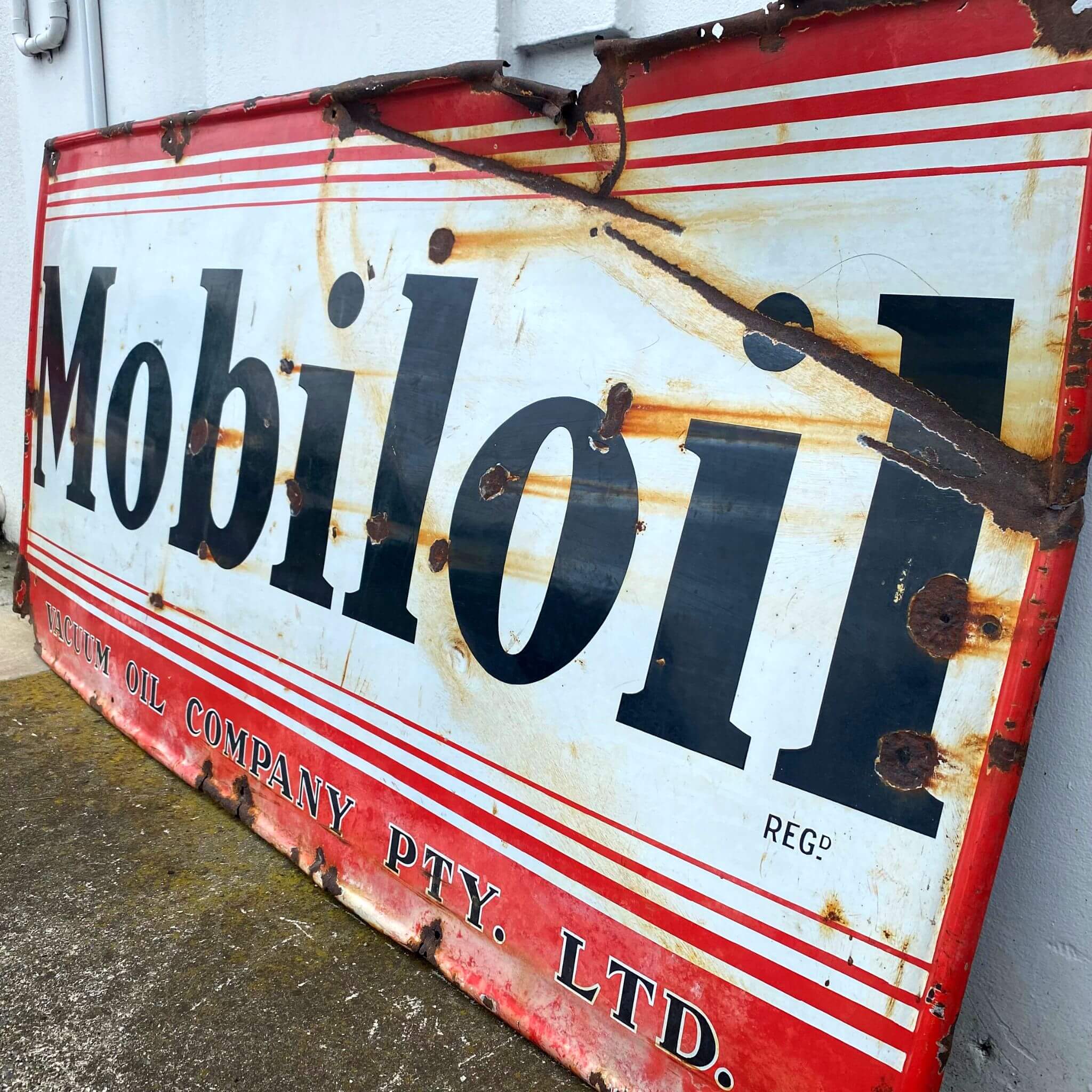 Mobil Oil Enamel Sign | Elsie Wolfe Decorative Antiques – Salvage Place